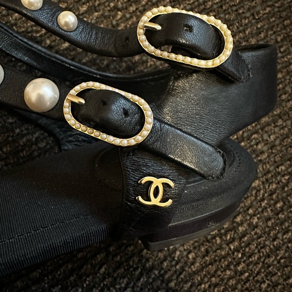 CHANEL Interlocking CC Logo TStrap Sandals - Picture 12 of 12